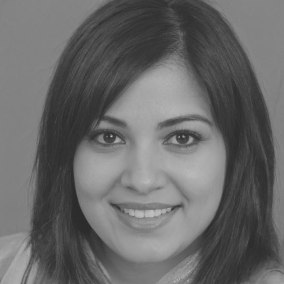 Retrato profesional de Briseida Ferrer, coordinadora de comunicación financiera en penavalooriva